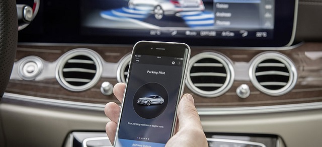auto connesse mercedes, parcheggio assistito