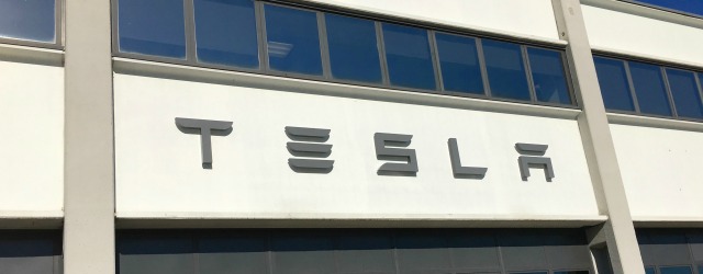 esterno centro assistenza Tesla Milano