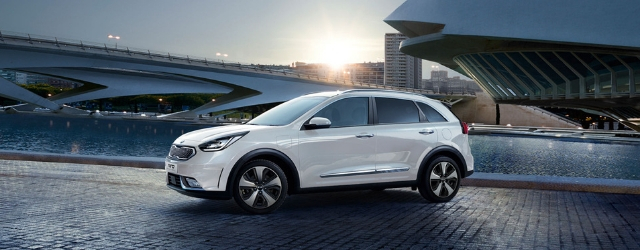 Nuova Kia Niro plug-in hybrid bianca