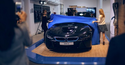 Nuova Bmw i8, auto plug-in ibrida