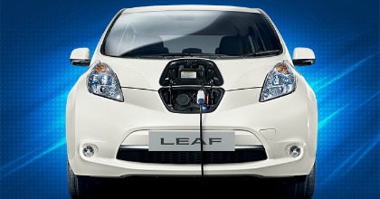 auto-elettriche-nissan-leaf-carica