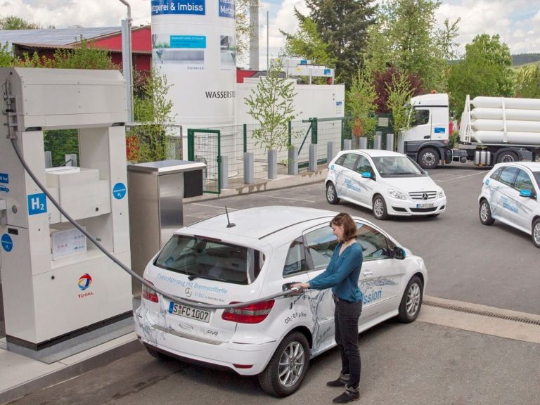 Distributore per le auto a idrogeno