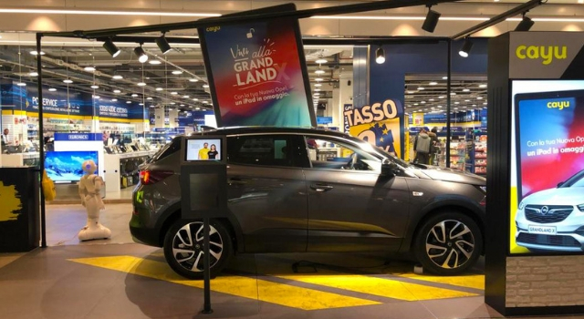 Opel Cayu al centro commerciale di Brescia