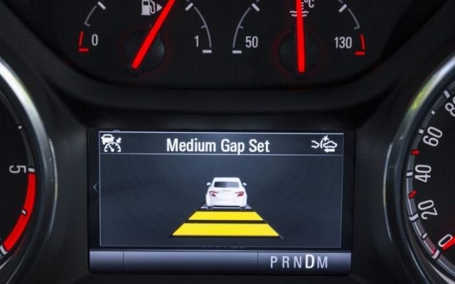 Mantenimento della distanza di sicurezza: Adaptive Cruise Control