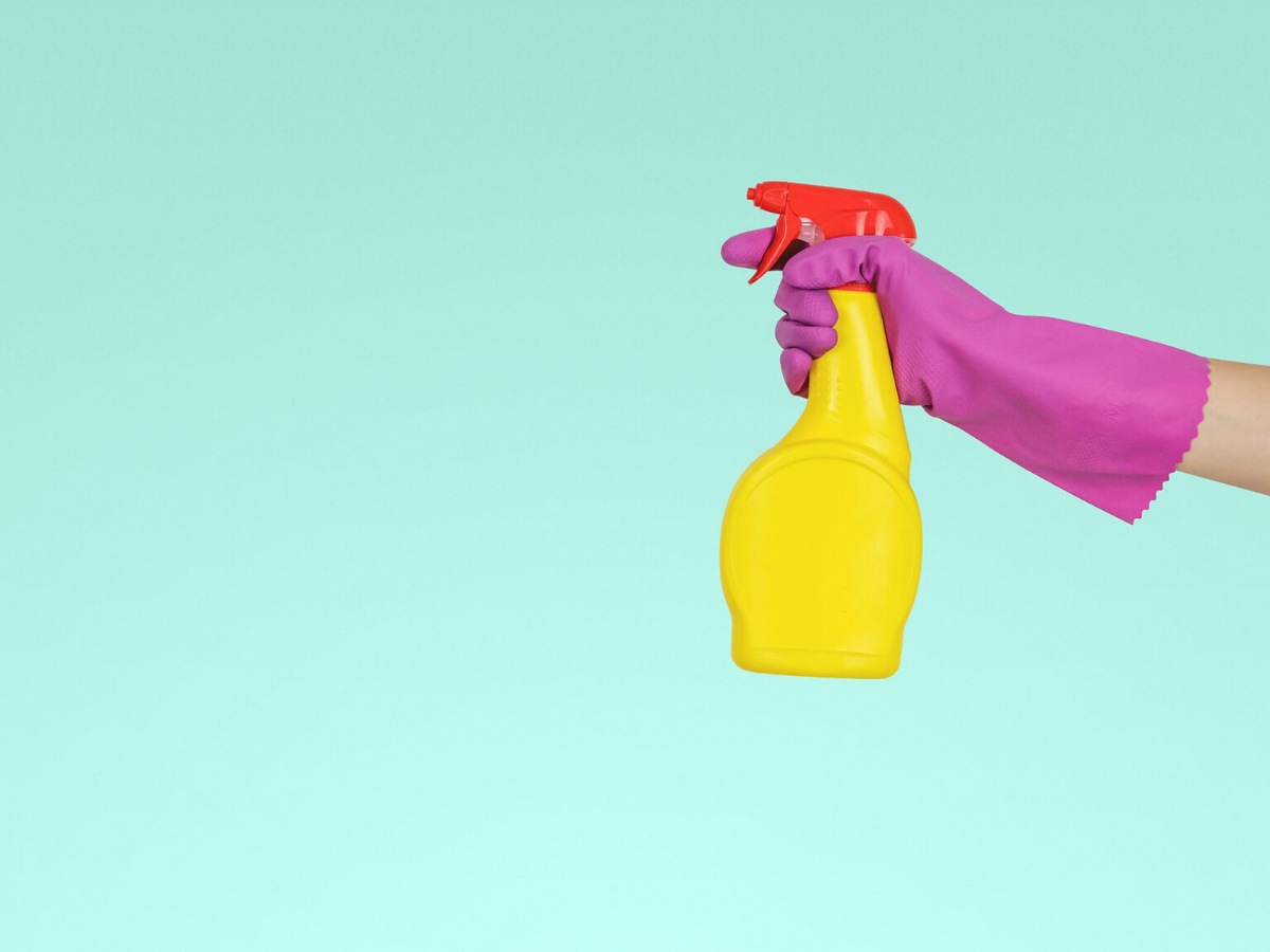 lasciare il gel disinfettante in auto -