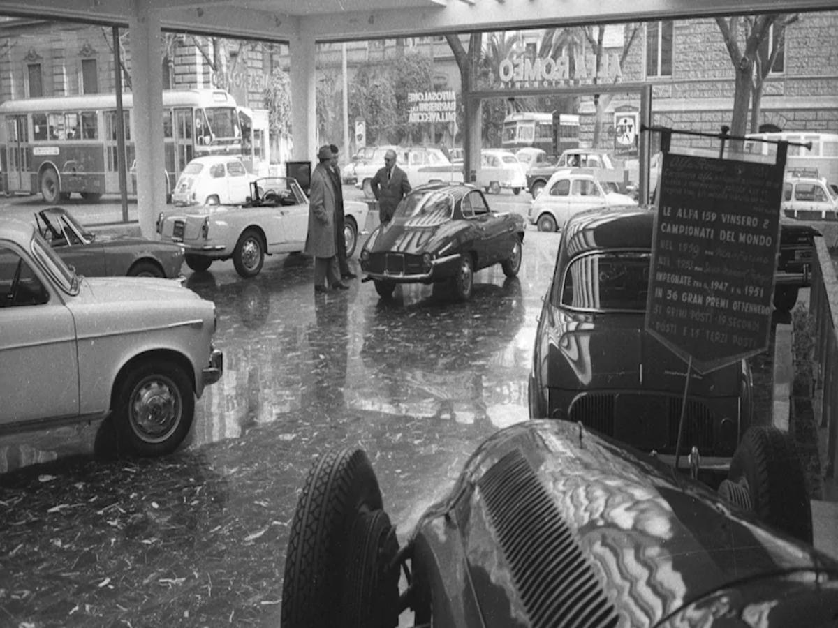 i concessionari di una volta Alfa-Romeo-dealership-in-Rome-1964