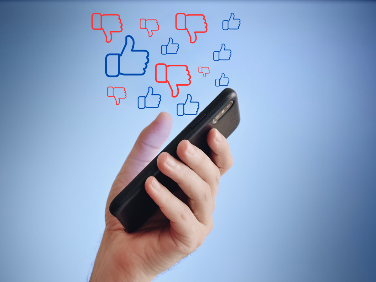 astroturfing-smartphone-web