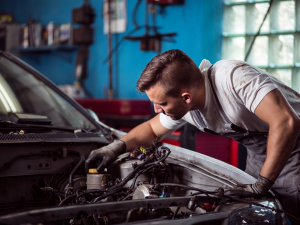 officina-meccanico-auto